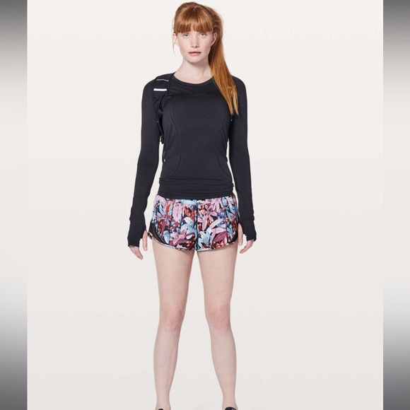 lululemon athletica Pants - Lululemon hotty hot short size 6